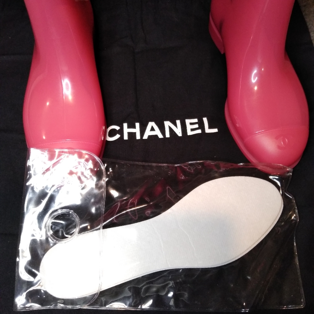 SOLD!!!!!!!Chanel Rain pink Boots - Picture 10 of 11
